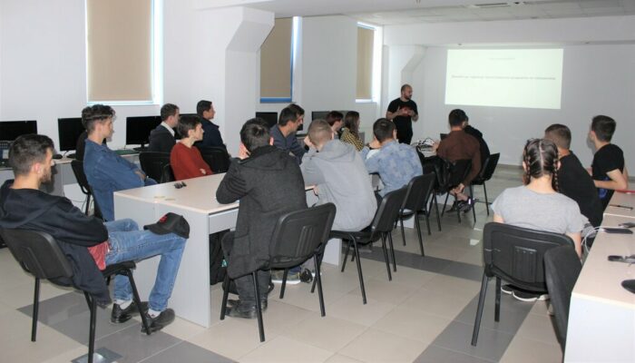 62159663_2216826648353929_6195357910638264320_n