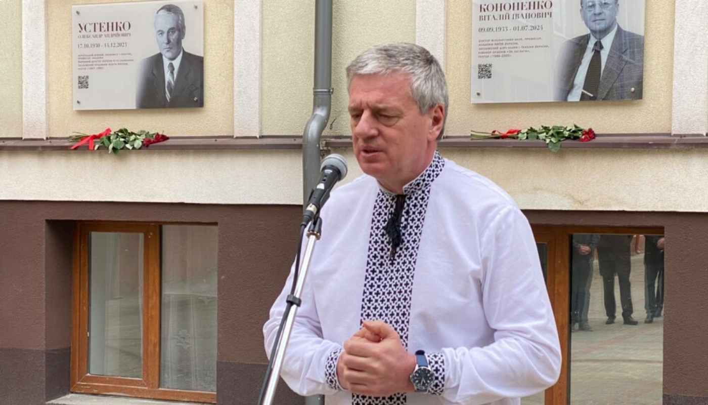 photo_5273799530149702518_y